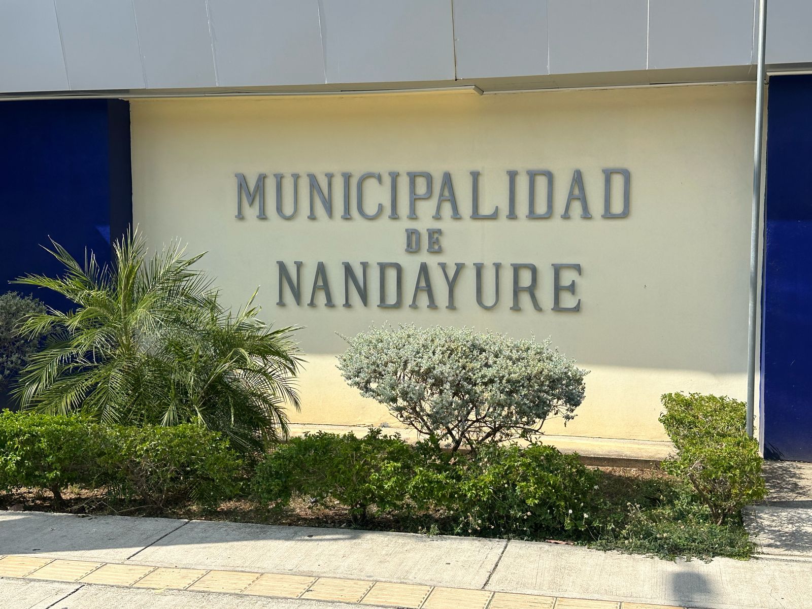 Nandayure: 10 empresas que recibieron ¢2 mil 225 millones en contratos aparecen morosas en el pago de la patente municipal