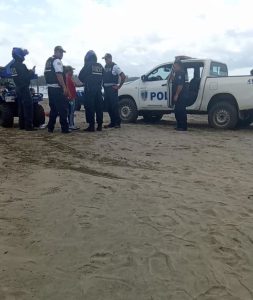 Critican acciones policiales contra masajistas en Playa Tamarindo