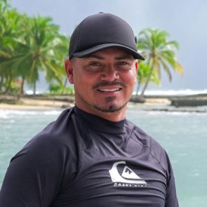 Michael Castro Arias: Primer centroamericano en llegar a la junta de directores del surf escolar de los Estado Unidos
