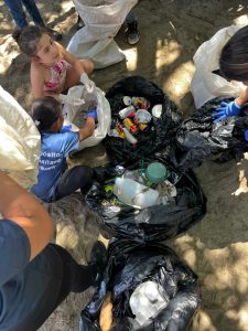 Grupo ACOS realiza jornada de limpieza de playa en Tamarindo