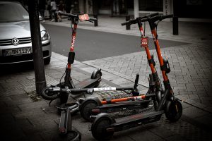 Buscan regular uso de patinetas y scooters eléctricos en Puntarenas