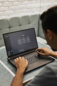 Detectan más de 92 000 ciberataques escondidos tras falsas herramientas de IA