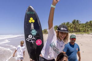 Con apenas 12 años acaricia la cumbre en la máxima categoría del surf nacional