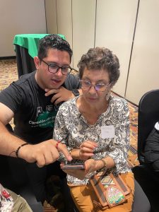 Adultos mayores y pymes fortalecen sus habilidades digitales con Kölbi