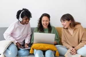 El 22 por ciento de los jóvenes latinoamericanos usa la IA como una amiga, según Kaspersky