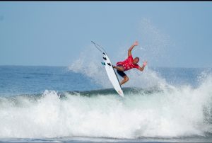 Diez ticos se imponen en el arranque de QS 2000, de playa Hermosa